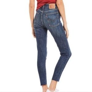 Levi Wedgie Raw Hem, size 27